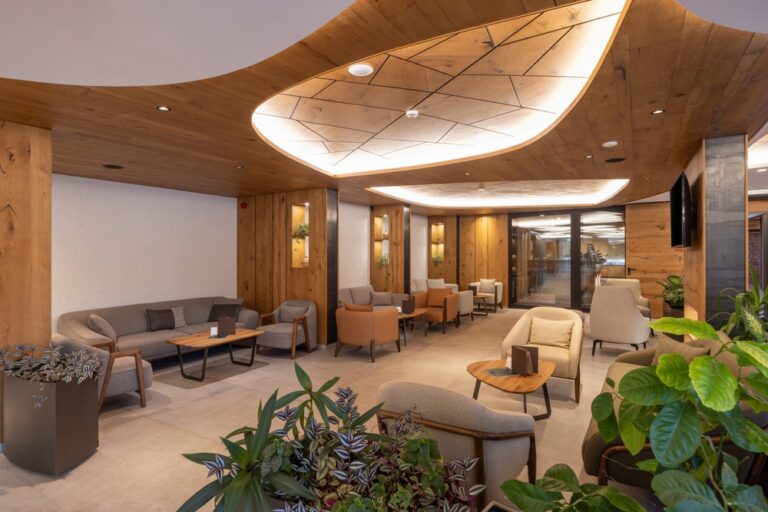 Hotel,Lounge,Interior,In,The,Evening